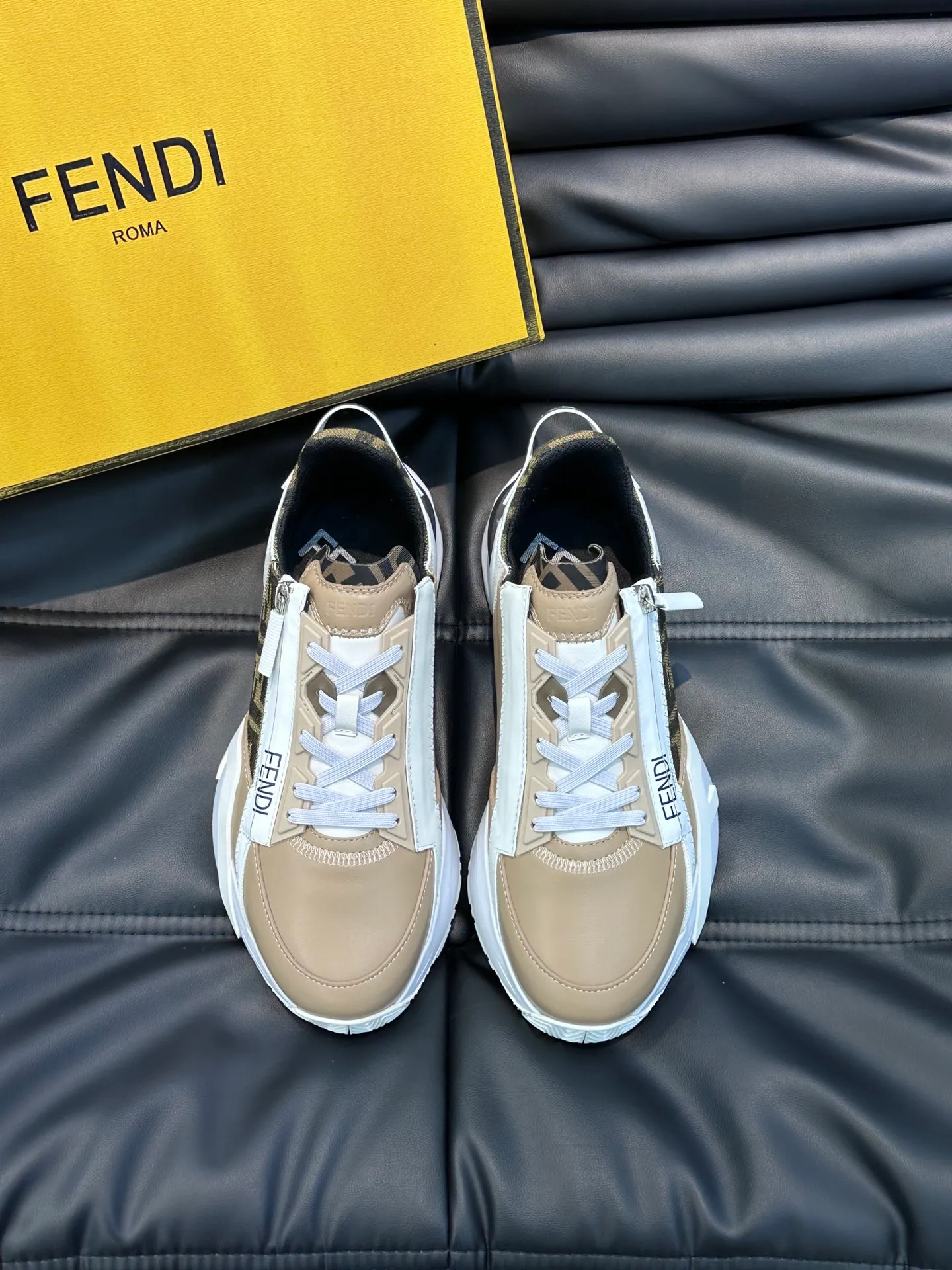 Men's shoes 💰p560 "Fend*" new men's casual sports shoes, equipped with elastic straps, side zippers, and corrugated soles engraved with F. Embossed Fendi Flow lettering on the heel. Made of technical fabric and a mix of blue and suede. Decorated with Lycra® details. FF graphic tongue. Ultra-light and wear-resistant EVA sole. Size: 38-44